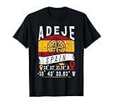 ¡Abraza tu ADN con este diseño Adeje! Con la bandera de España y las coordenadas GPS de Adeje, Latitude y Longitude.