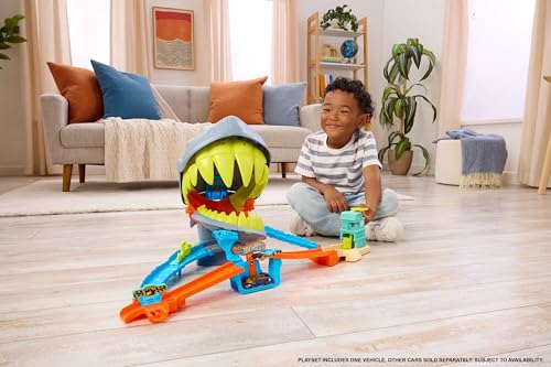Hot Wheels Toy Car Track Set, City Shark Chomp Beach Playset with 1:64 Scale Die-Cast Vehicle. 2 Ways to Play, Knock Out the Shark or Get Eaten by Hot Wheels - Image 2