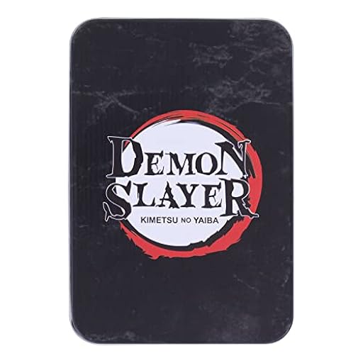 Paladone Cartas de Juego Demon Slayer - Baraja Oficial con Lata Coleccionable, Merchandising Anime | Ya disponible en tu tienda friki favorita! En mundofriki.es! Paladone Cartas de Juego Demon Slayer - Baraja Oficial con Lata Coleccionable, Merchandising Anime | Ya disponible en tu tienda friki favorita! En mundofriki.es!