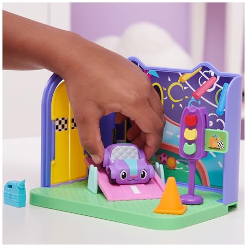 Gabby et la Maison Magique - Gabby Dollhouse - Pièce La Salle De Jeu Chabriolette - 1 Figurine + Accessoires - Dessin Animé Jouet Maison De Poupée - Jouet Enfant 3 Ans Et +