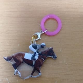 競走馬と騎手のキーホルダー