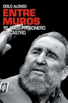 Paperback Entre Muros. 18 Años Prisionero de Castro [Spanish] Book