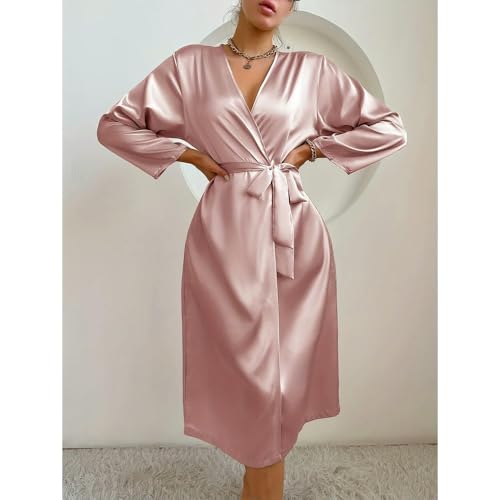 Peignoir en satin haut de gamme avec des finitions soignées
