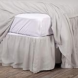 Bettrock für Doppelbetten. Passend für ein Standard-Doppelbett, 99 cm B x 198 cm L. Stoff bildet Bettrock auf 3 Seiten mit einer Überlappung von 7,6 cm an den Ecken von Staub-Rüschen. Der Bettrock fällt 40,6 cm von der Oberseite des Boxspringers.