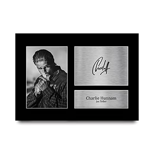 HWC Trading A4 Charlie Hunnam Sons of Anarchy Jax Teller Los Regalos Imprimieron La Imagen Firmada Del Autógrafo Para Los Fans De La Demostración De Serie De Televisión