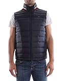 Merkmale: Modell: COEEN DOWN VEST, 403 Material: 100% Polyester Füllung: 90% Daunen / 10% andere Federn Pflege: Handwäsche Details: Ultra leichte und warme Daunenweste aus der Kollektion von Tommy Hilfiger Mit Reißverschluss zu schließen Seitliche Taschen mit Druckknopf Offene Innentasche Das Logo an der linken Brust
