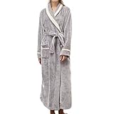 Die leichte, weiche Konstruktion lässt Sie nach einem Grund suchen, Ihre Kimono-Robe anzuziehen. Verbringen Sie einen entspannten Tag, während Sie sich die Spiele ansehen, oder wärmen Sie sich einfach, wenn Sie morgens aus der Dusche kommen. Die Möglichkeiten sind so endlos
