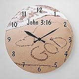 Sans tic-tac et facile à accrocher : mouvement silencieux sans tic-tac (nécessite 1 pile AA - non incluse). Facile à accrocher au mur (crochet inclus). Précision et performances stables tout au long de sa longue durée de vie.