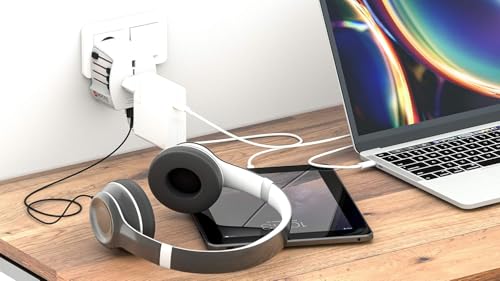 SKROSS Universal Travel Plug with USB and USB C, 1.302962, White