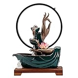 Le bâton d'encens lotus ajoute plus de couleur aux ornements,