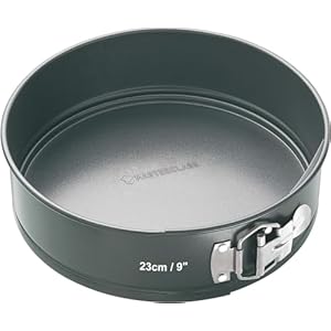 MasterClass Non-Stick Cake Tin for Baking, Spring Form Loose Base, Round 23cm (9″), Sleeved
