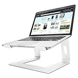 Desmontable y Ahorro de Espacio: el soporte para computadora portátil viene con tres brazos aluminio desmontables,puede guardar el teclado debajo de la base,con dos salidas de cable mantienen su escritorio ordenado y ordenado.