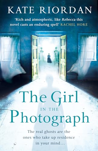 The Girl in the Photograph 0718179285 Book Cover