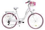 Umfangreiche Ausstattung - Du findest alles notwendige Zubehör im Set: effiziente und sehr helle LED-Beleuchtung, Gepäckträger, Schutzbleche, Fahrradbein, Kettenschutz und vor allem einen schönen Weidenkorb zum Mitnehmen beim Einkaufen und Picknicken! Das Fahrrad ist mit Shimano-Kettenschaltungen ausgestattet, die du selbst einstellen kannst. Die dünnen Reifen sind ideal für alltägliche Fahrten, und der bequeme, verstellbare Sitz ist auch für lange Fahrten perfekt. Wir haben den Lenker so gestaltet, dass deine Haltung aufrecht bleibt, und der tief liegende Rahmen hilft dir beim Aufsteigen.