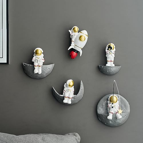 AWNR 3D Astronaut Wall Sculpture Set
