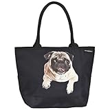 DESIGN: Die Tasche Mops ist eine Shoppertasche, mit der das Einkaufen besonders viel Freude macht. Das einfache, aber wirkungsvolle Design kann sich sehen lassen: ein niedlicher Mops auf schwarzem Hintergrund. Er schaut den Betrachter treu und erwartungsvoll an, als warte er darauf, dass man ihn krault, mit ihm spielt oder ihn füttert.