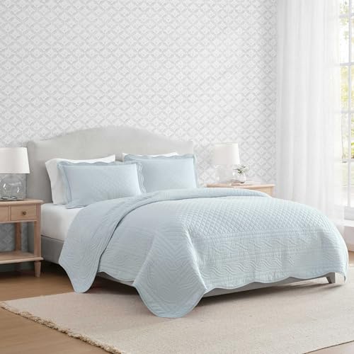 Image of Martha Stewart - Queen Size Quilt Set, Soft & Breathable Cotton Percale Quilted Bedding with Matching Pillowcases, Scalloped Edge Bed Set, Vintage Scallop Blue
