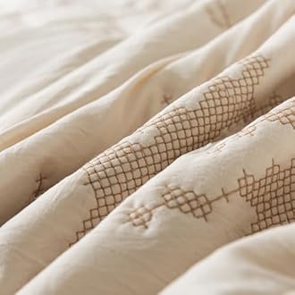 WDCOZY Christmas Queen Size Quilt Bedding Sets with Pillow Shams, Beige Lightweight Soft Bedspread Coverlet, Thin Comforter Bed Cover, All Season, 3 Pieces, 90x90 inches