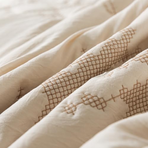 WDCOZY Christmas Queen Size Quilt Bedding Sets with Pillow Shams, Beige Lightweight Soft Bedspread Coverlet, Thin Comforter Bed Cover, All Season, 3 Pieces, 90x90 inches