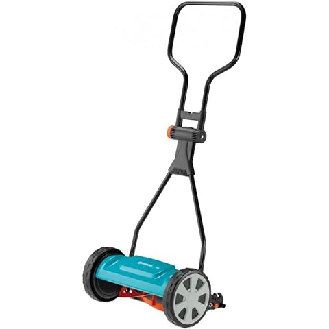 Gardena Classic Spindelmäher 330: Handrasenmäher mit 33cm Arbeitsbreite für bis zu 150 m² Rasenfläche, Messerwalze aus Qualitätsstahl, berührungslose Schneidetechnik, geräuscharm und präzise (4027-20) Cover
