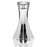 Glanz, der nie vergeht! Dreieckiger Teelichthalter aus Kristallglas Schöner klassischer Kerzenhalter Individuelle Gestaltung mit farbigen Duftkerzen Geeignete Kerzenart Spitzkerzen Pflegehinweis: Mit einem feuchten Tuch abwischen Material Bleikristall Farbe Transparent Breite 7 cm Höhe 12 cm Länge 7 cm Gewicht 310 g Lieferumfang von Cristalica 1 Stück Teelichthalter Kollektion TRITON