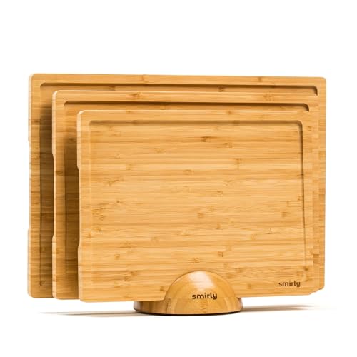SMIRLY Schneidebretter aus Holz für die Küche, Schneidebrett-Set, wendbar, mit tiefen Saftrillen, Griffen, großes Charcuter-Tablett, Küchenhelfer, Bambus, 3 Stück mit Halter