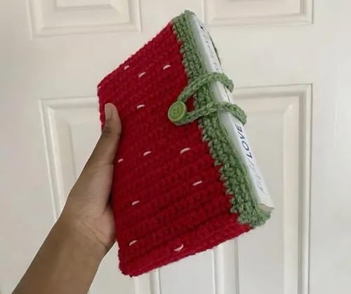 Pochette en tricot fait main cadeau original motif fraises rouge bouton