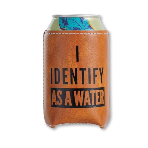 Porta Lata Cooler em Couro Sintético “I Identify As A Water” – Mantém Bebida Gelada, Estilo Divertido e Presente Criativo para Homens