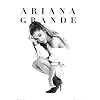Poster Ariana Grande – hurken – 61 x 91,5 cm | PostersDE