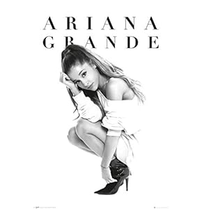 Poster Ariana Grande – hurken – 61 x 91,5 cm | PostersDE
