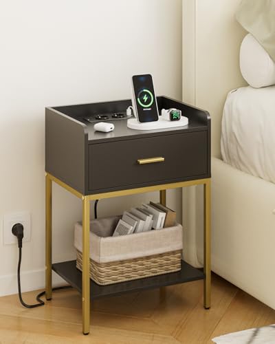 HEYZOEY Mesita de noche moderna de 3 niveles con cajón y estante, pequeña mesa auxiliar para dormitorio, salón, color negro (con enchufe)