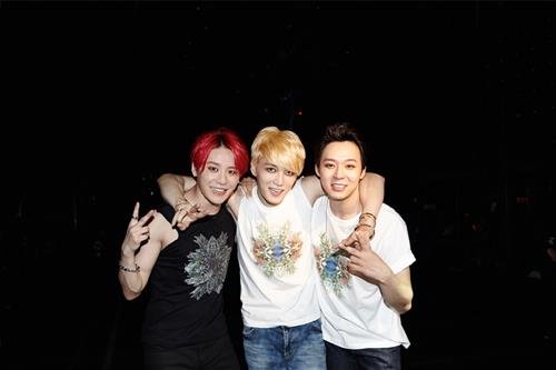 JYJのダイアリー、エッセイ、写真集 JYJのダイアリー、エッセイ、写真集 Amazon.co.jp: JYJ フォト集