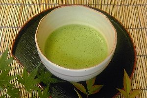 Amazon.co.jp: 【山政小山園の抹茶】抹茶粉末 薄茶 式部の昔 30g缶