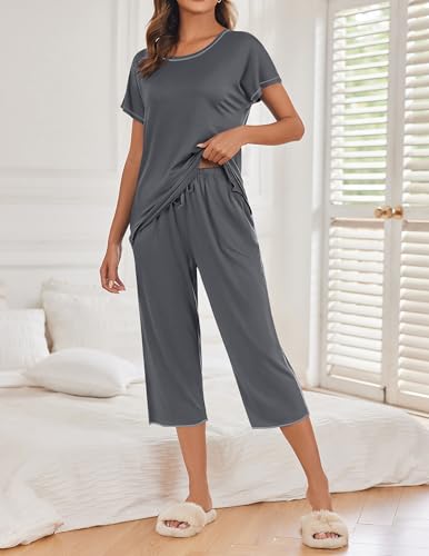 Image of Ekouaer Women's Capri Pajama Sets Print Short Sleeve Sleepwear Top and Capri Pants Soft Loungewear with Pocket