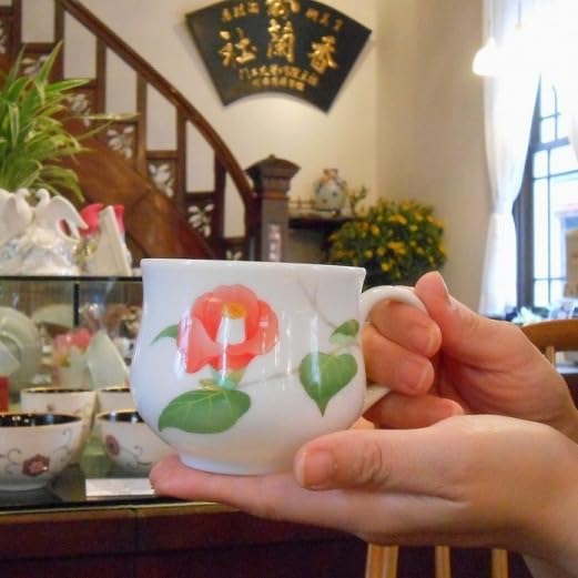 Amazon.co.jp: 赤い椿の花がシンプルで印象的な日々と椿の マグカップ