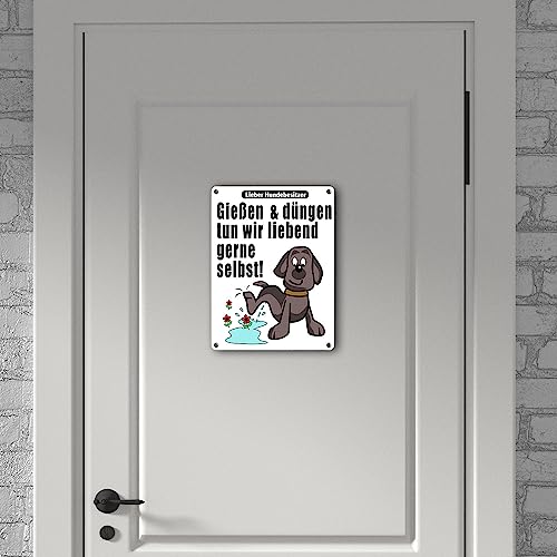 Gießen und düngen - Kein Hundeklo Schild in weiß als lustiges Geschenk für Gartenbesitzer die gegen Hundehinterlassenschaften auf dem Grundstück vorgehen wollen