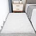 Produktbild bedee Teppich Wohnzimmer Faux Lammfell Schaffell Teppich, Kunstfell Dekofell Lammfellimitat Teppich, Weiß Hochflor Teppiche for Schlafzimmer Kinderzimmer Esszimmer Bettvorleger Sofa Matte (80x180cm)