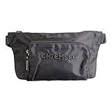 Sportlich und praktisch ist diese CHIEMSEE Tasche. Lässig lässt sich die Gürteltasche um die Hüfte schnallen und schon haben Sie alle wichtigen Habseligkeiten dabei. Der Zipper lässt sich einfach öffnen und Sie kommen schnell an alles ran. Maße: 28 x 15 x 3 cm