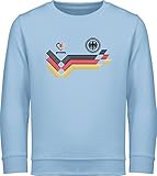 Shirtracer Fussball WM 2022 Fanartikel Kinder - Deutschland Trikot - 140 (9/11 Jahre) - Hellblau - Trikot Kinder Deutschland 116 - JH030K - Kinder Sweatshirt Pullover für Jungen und Mädchen