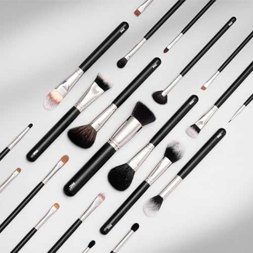 Image of PAC Absolute Basics | Amateur & Beginner MUA Set Lightweight Ergonomic Handles Hard Case Brush Pouch