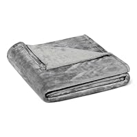 Amazon Basics Soft Fluffy Fleece Throw Blanket, Lightweight Cozy Blanket for Couch & Sofa, 127 x 152 cm, Grey