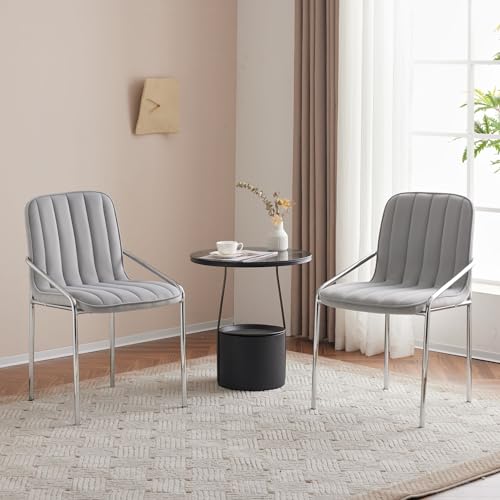 Lussuosa finitura in velluto: le nostre sedie da pranzo presentano un elegante rivestimento in velluto che non solo ha un aspetto elegante, ma offre anche una comoda esperienza di seduta. Il velluto aggiunge un tocco di lusso ed eleganza alla tua sala da pranzo.