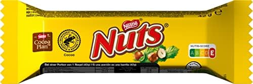 NESTLÉ NUTS Batonik czekoladowy, klasyk z całymi orzechami laskowymi i karmelem, otoczony mleczną czekoladą, opakowanie 24 szt. (24 x 42 g)