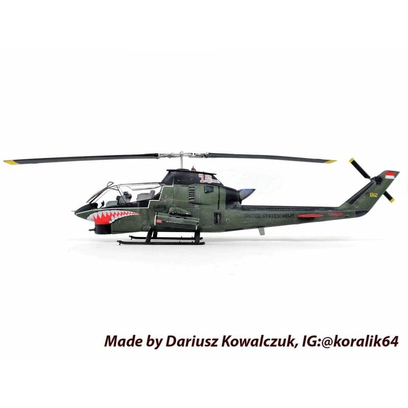 AH-1G Cobra ICM 1:32 maquette hélicoptère sans défaut d'ajustement