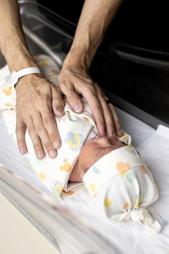 Image of MONICA + ANDY Mini Hospital Cuddle Box, 100% Organic Baby Clothes for Newborns & Infants, Coming Home Swaddle Blanket & Cap