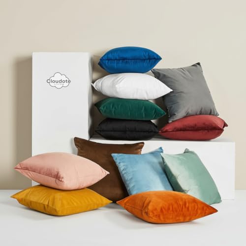 CLOUDOTE Solid Color Velvet Throw Pillow with Insert Included (Hunter Green, 20"x20"), Decorative Pillow for Sofa, Couch, Bed, Chair Cushion