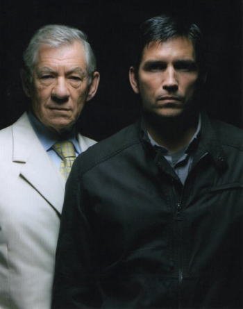 ブロマイド写真海外ドラマ『プリズナーNo.6』No.6(ジム・カヴィーゼル)とNo.2(イアン・マッケラン)/【ノーブランド品】