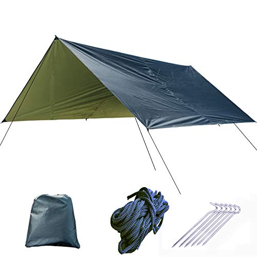 Abri de camping léger étanche pour rester au sec sous la pluie en forêt