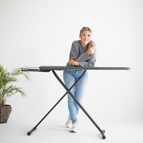 Tabla de Planchar StarVIP - Superficie 125x41 cm, Ligera, Plegable, Estable, Altura Regulable 95 cm, Patas Antideslizantes, Soporte plancha Retráctil, Funda Algodón 100%, Ideal Hogar, Fabricada Europa - imagen 4