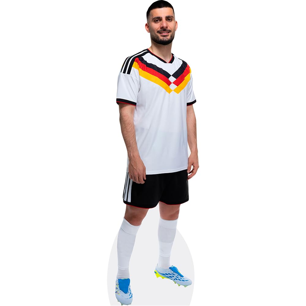Deniz Undav (Shorts) Pappaufsteller lebensgross